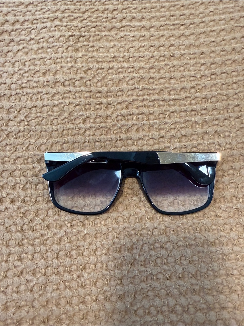 Quay Australia Black Sunglasses with Gradient Smoke Lenses - Picture 4 of 5
